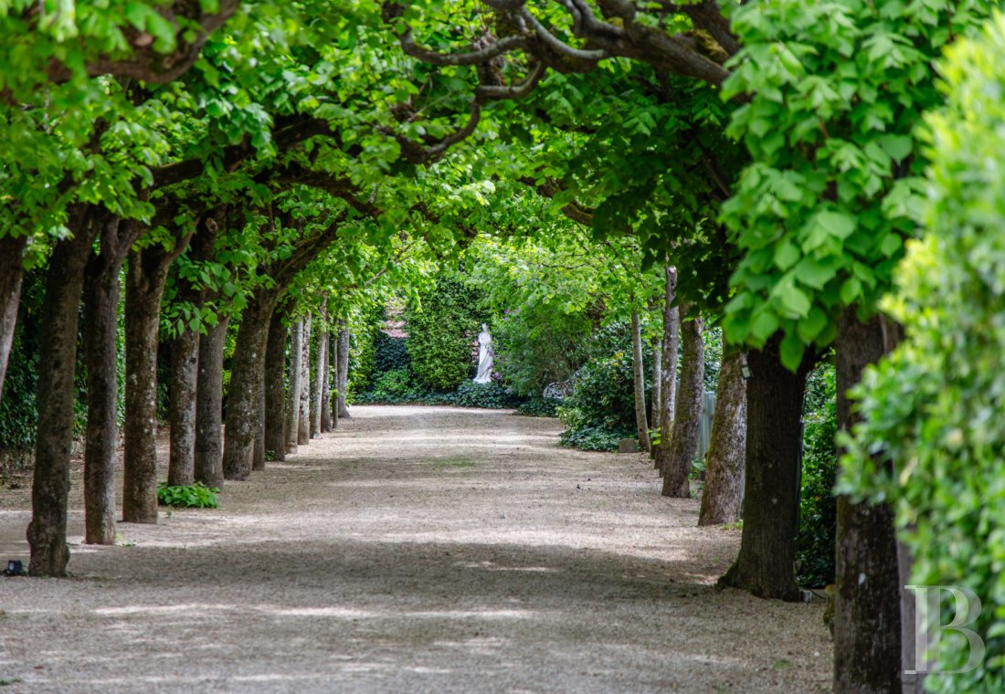 A 20th-century château in enclosed grounds in Evecquemont, in the Vexin region - photo  n°66