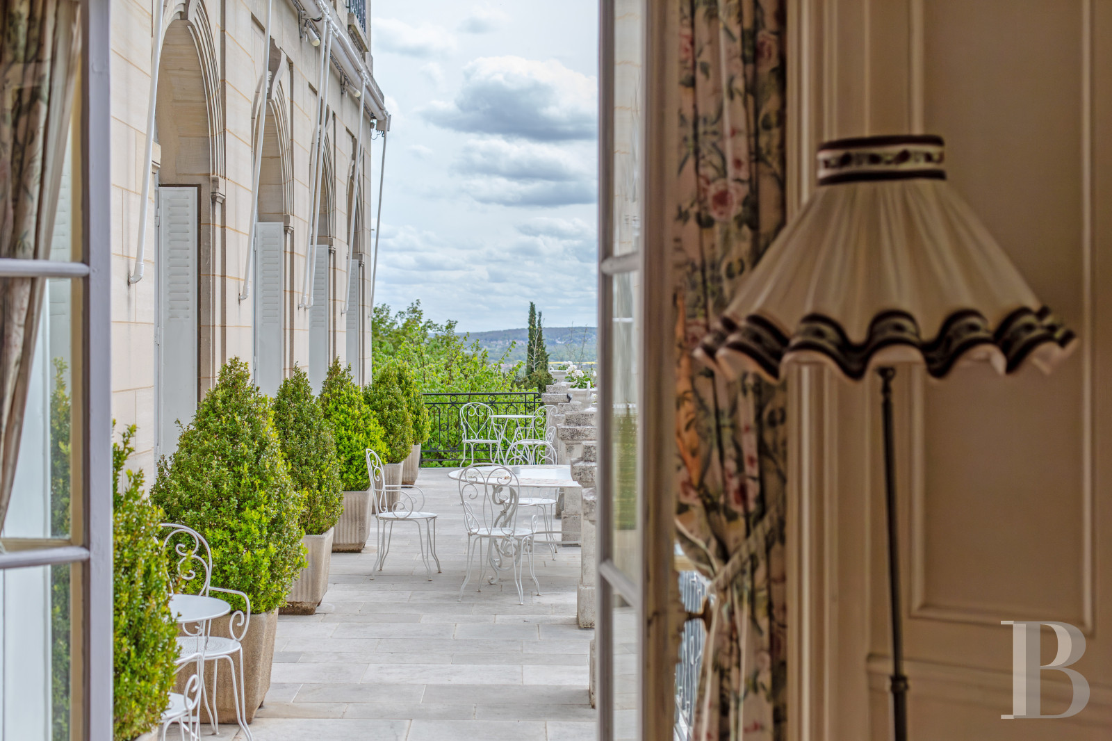 A 20th-century château in enclosed grounds in Evecquemont, in the Vexin region - photo  n°6