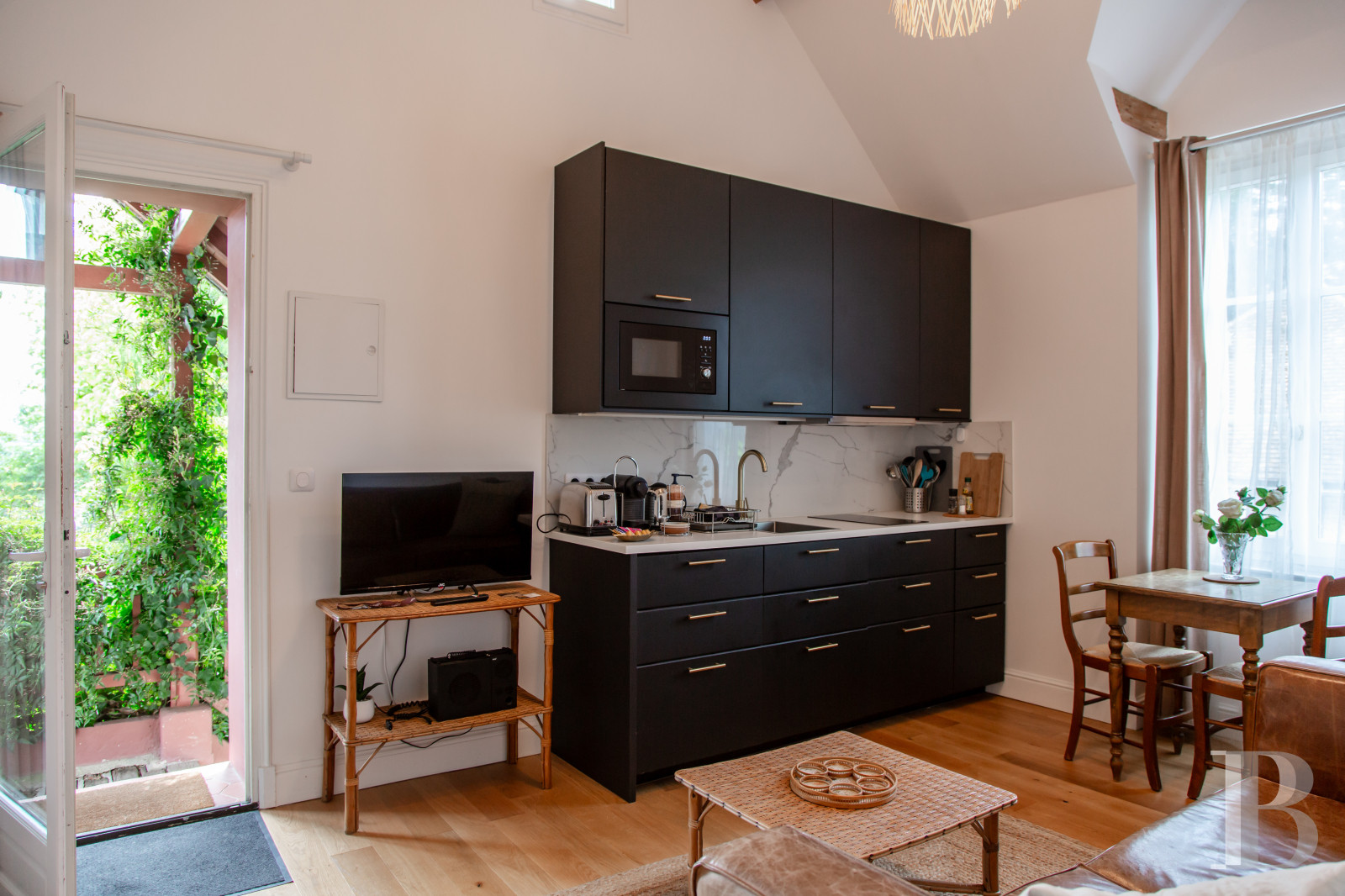 A 20th-century château in enclosed grounds in Evecquemont, in the Vexin region - photo  n°60