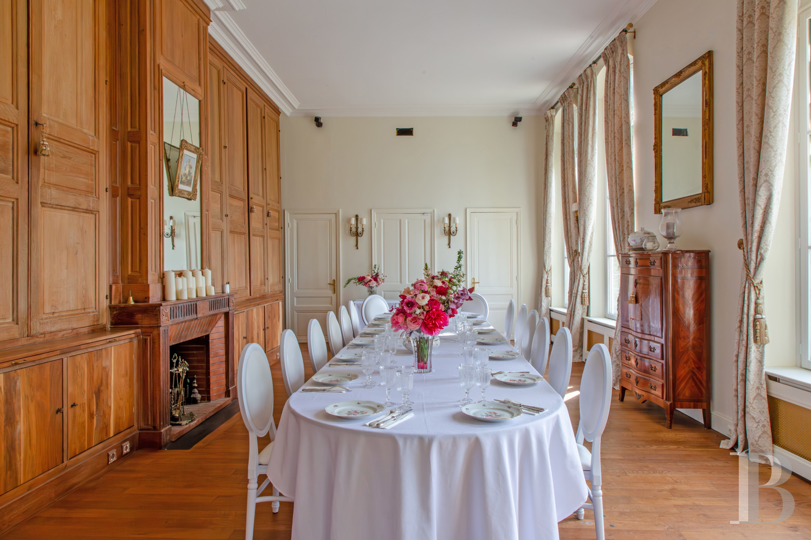 Dans le Vexin, à Evecquemont, un château du 20e siècle dans son parc clos - photo  n°7