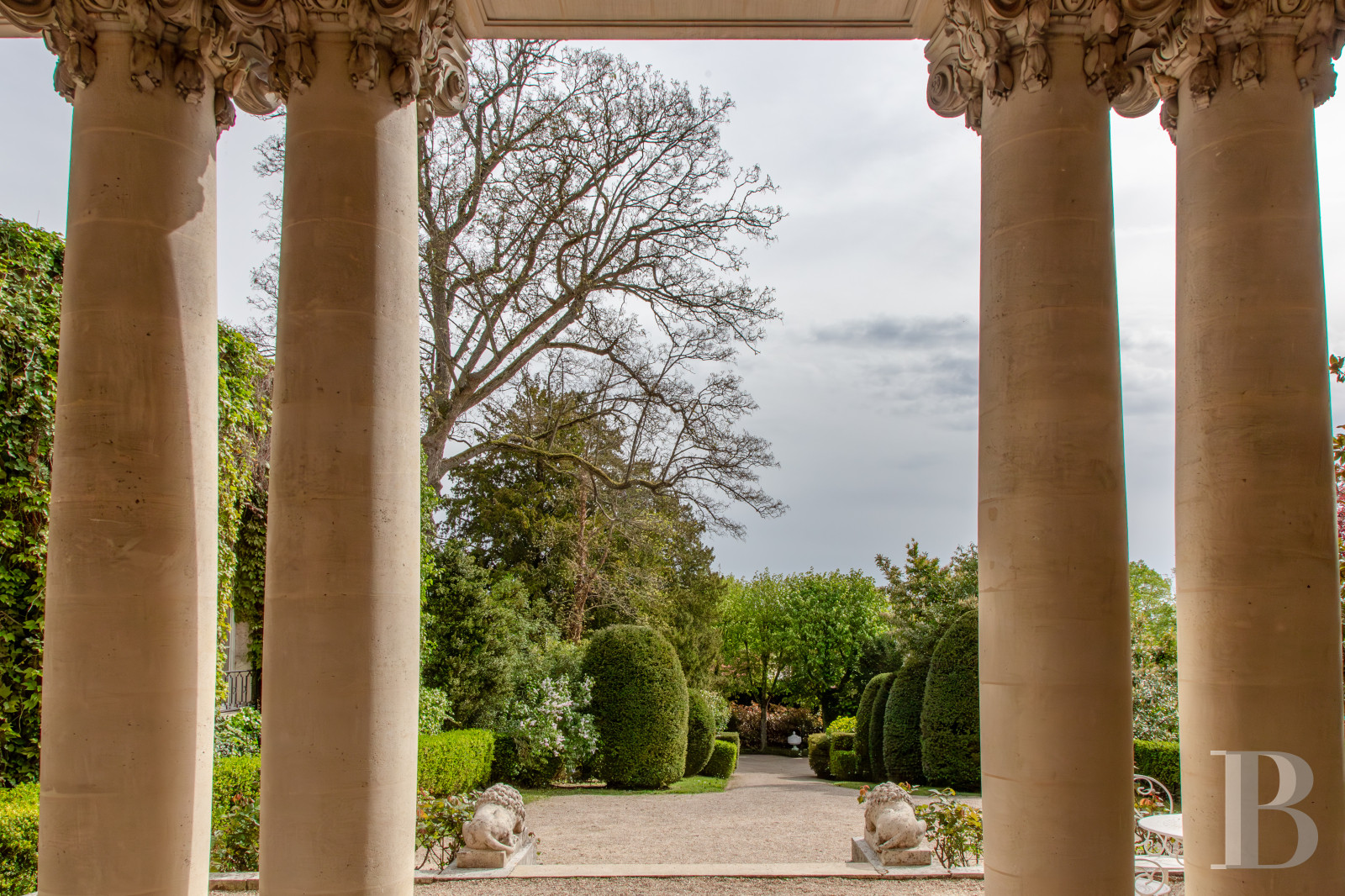 A 20th-century château in enclosed grounds in Evecquemont, in the Vexin region - photo  n°64