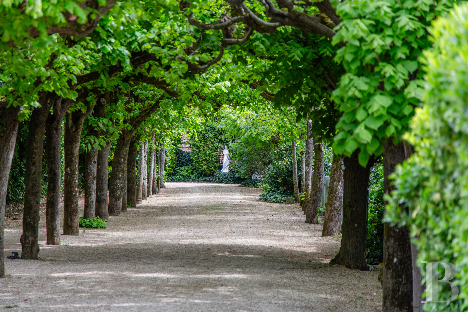 A 20th-century château in enclosed grounds in Evecquemont, in the Vexin region - photo  n°66