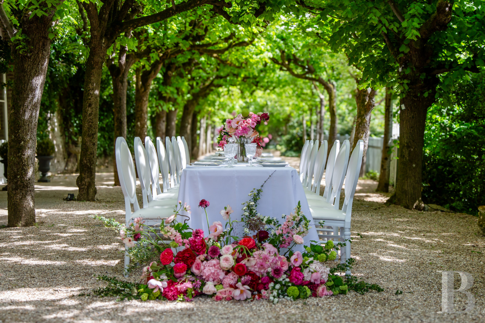 Dans le Vexin, à Evecquemont, un château du 20e siècle dans son parc clos - photo  n°4