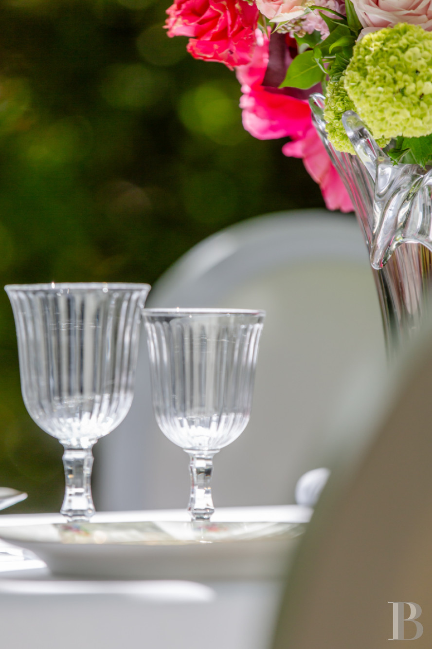 Dans le Vexin, à Evecquemont, un château du 20e siècle dans son parc clos - photo  n°5