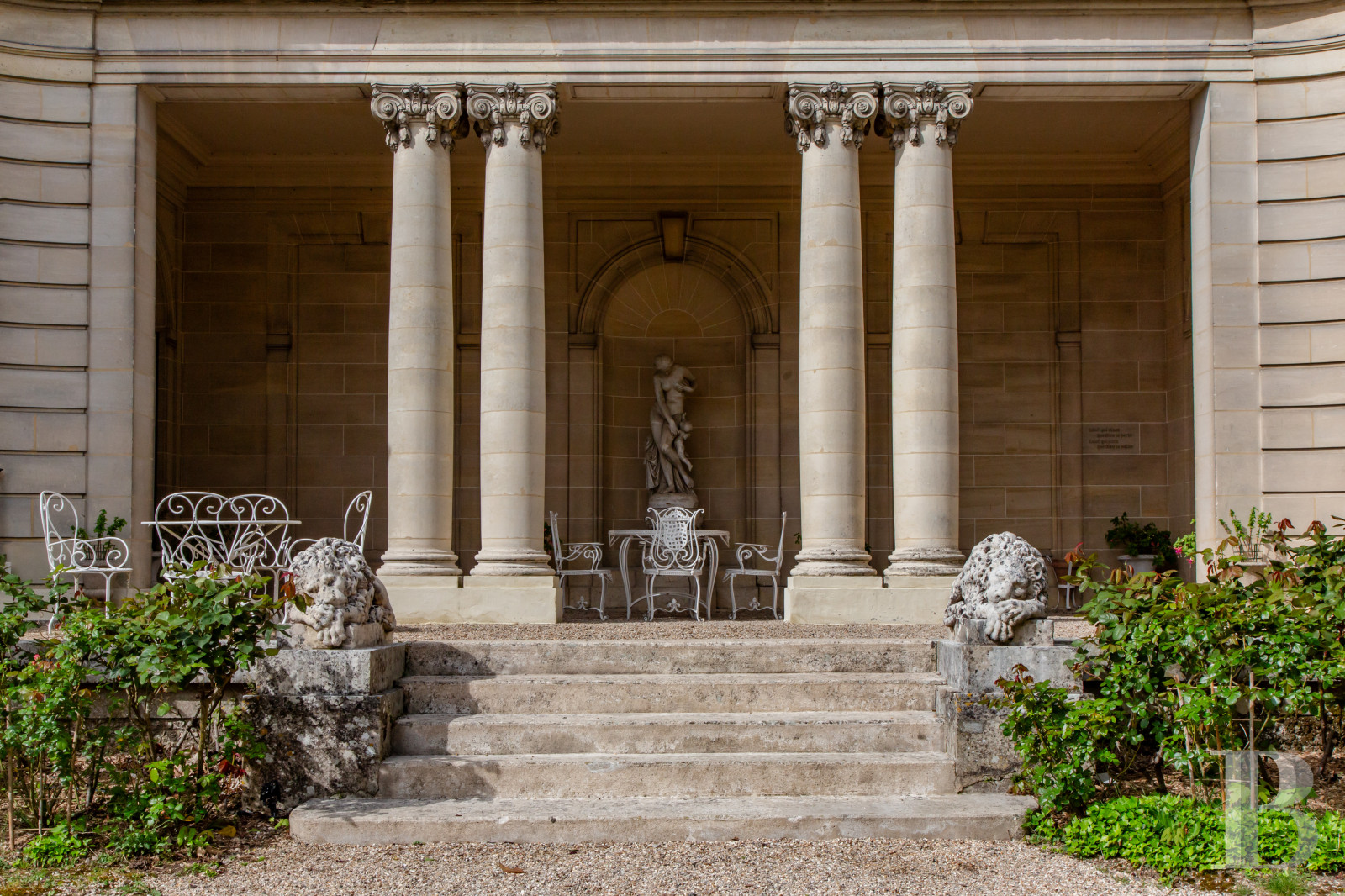 A 20th-century château in enclosed grounds in Evecquemont, in the Vexin region - photo  n°51