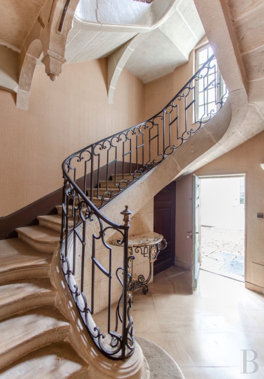 Residences for sale - burgundy - An 18th-century townhouse with walled garden, exceptional cellars  and a complete set of outbuildings in Nuits-Saint-Georges, Burgundy 