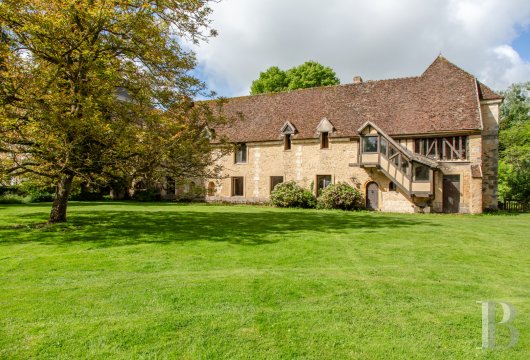 ile-de-france - 45 kilometres southeast from Paris, a 12th-century manor, entirely restored,  with its moats, outbuildings and 4.7-hectare grounds