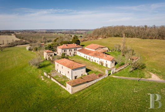 poitou-charentes - A grand house with outbuildings and 88 hectares of land and woods, nestled in France’s Charente department, between the cities of Bordeaux, Angoulême and Périgueux