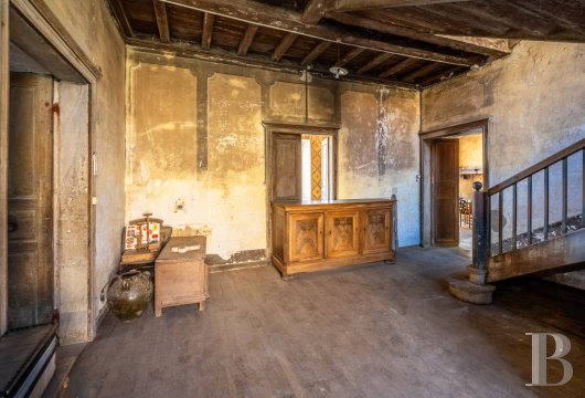 character properties France midi pyrenees   - 11