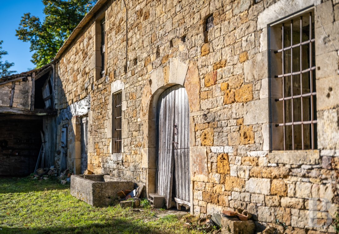 character properties France midi pyrenees   - 16