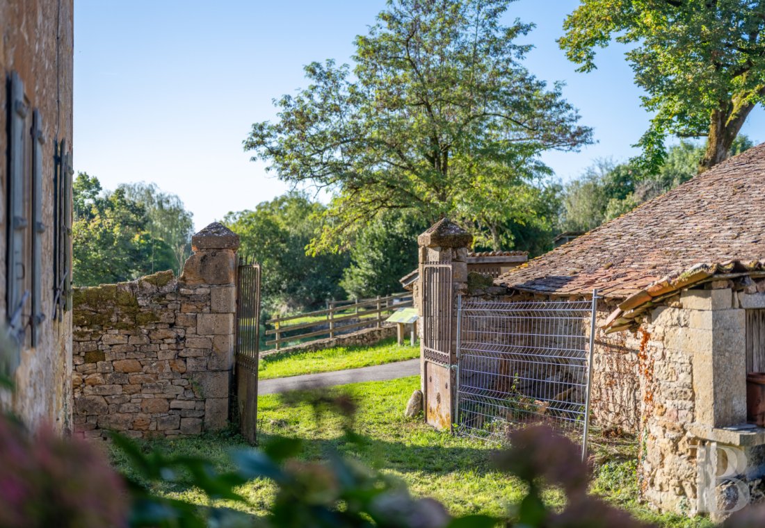 character properties France midi pyrenees   - 23