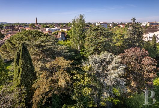midi-pyrenees - A large family house with listed grounds that cover over 3,400m², near the River Garonne in Blagnac, on the outskirts of Toulouse