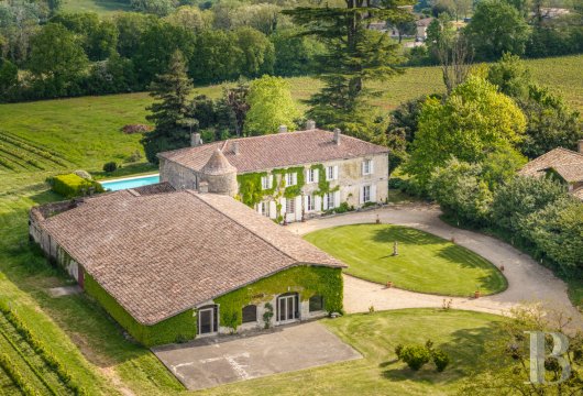 aquitaine - A 50 min de Bordeaux, dans l'Entre-deux-Mers, un château du 18e s., ses gîtes, sa salle de réception et ses piscines sur 3 ha