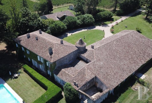 aquitaine - An excellent investment - an 18th-century chateau, gites, reception room and swimming pools set in 3 hectares of grounds