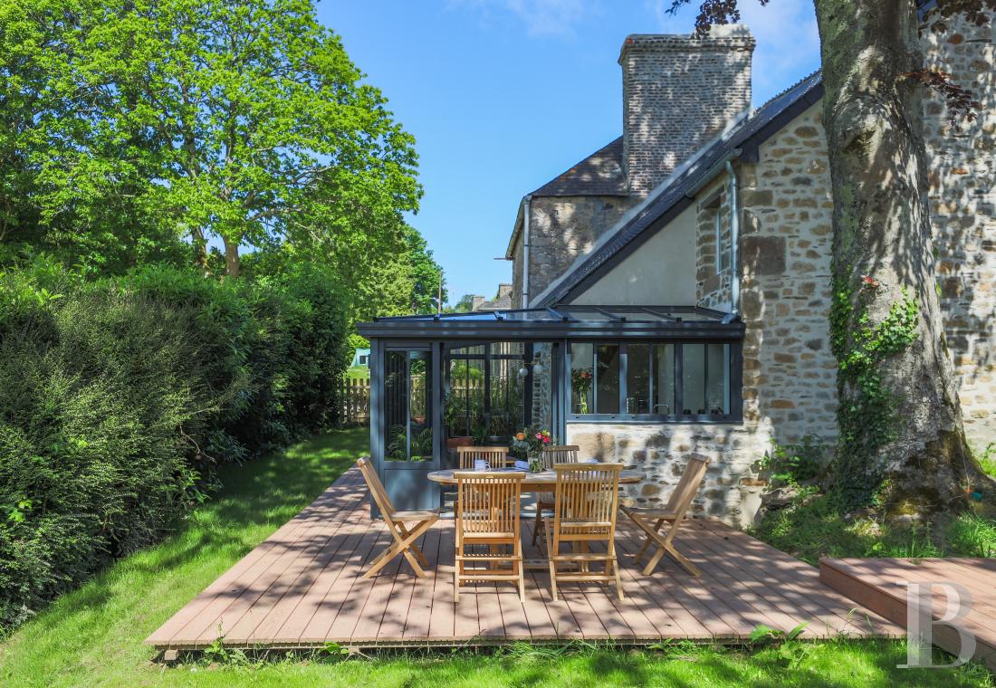 A completely renovated old gatehouse in the Cotentin region in Le Vast - photo  n°1