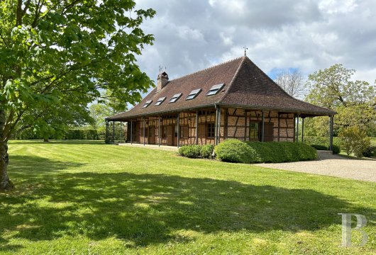 bourgogne - En Bresse Bourguignonne, une rare ferme rénovée du 18ème siècle, ses dépendances, sa piscine et son parc arboré sur 1ha.