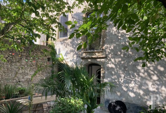 languedoc-roussillon - A characterful dwelling with a 700m² landscaped garden, nestled in the heart of a village in south-west France’s Aude department