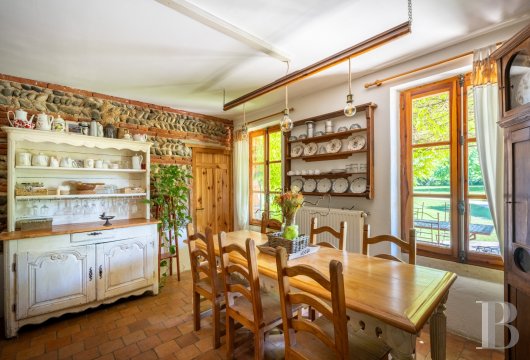 character properties France midi pyrenees   - 12