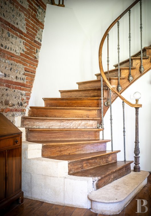 character properties France midi pyrenees   - 10