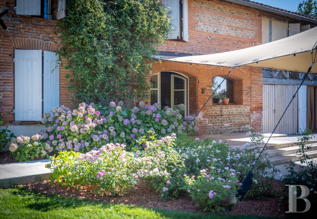 character properties France midi pyrenees   - 4