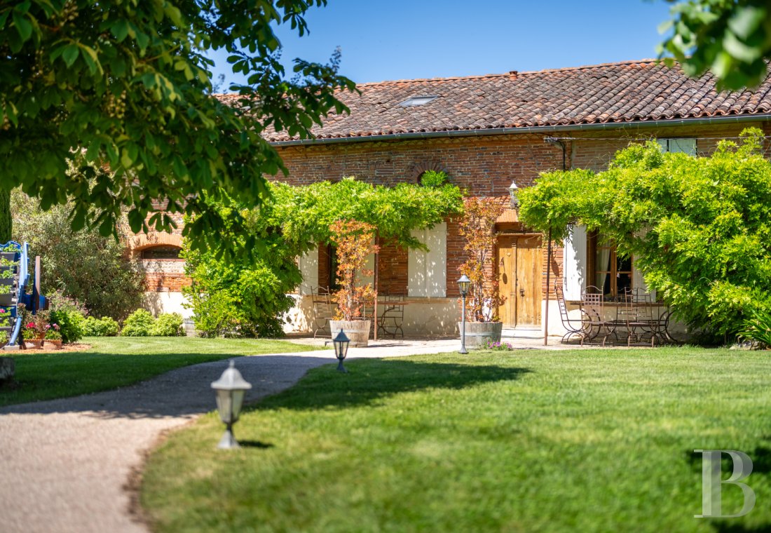 character properties France midi pyrenees   - 6