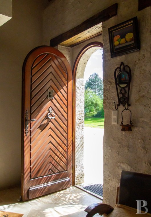 Residences for sale - center-val-de-loire - In Beaugency, nestled in the Loire Valley, an occupied life annuity  composed of two separate houses and their garden