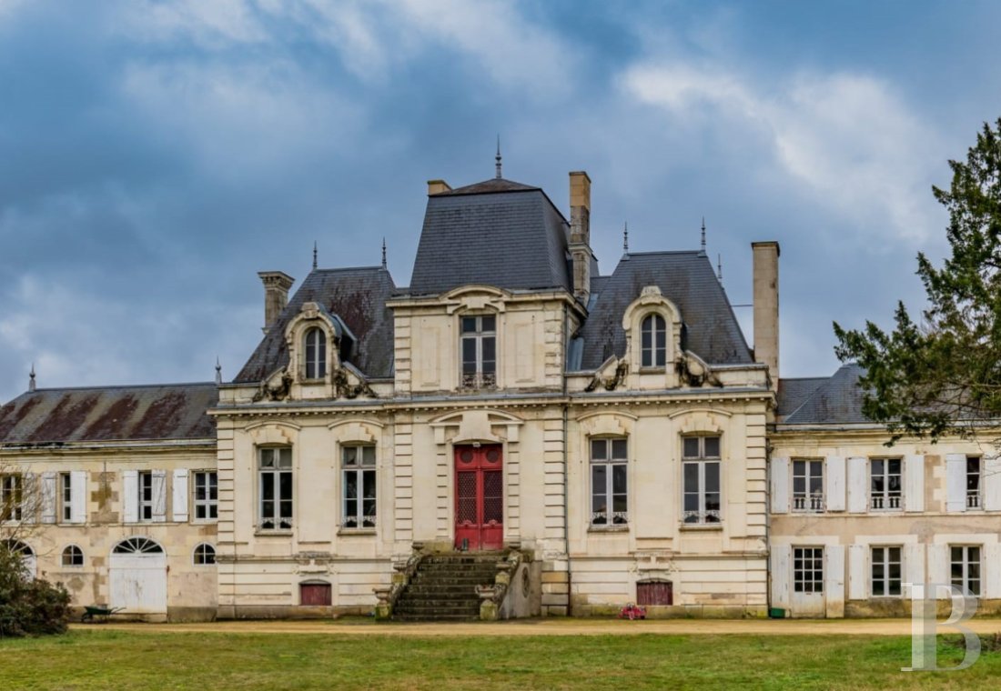 A 19th-century hunting lodge, transformed into a château focusing on the arts near Richelieu, in Indre-et-Loire - photo  n°1