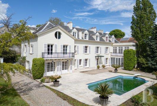 paris - A 19th-century family home with 10 bedrooms, swimming pool, outbuilding  and garage, set in over 4,500 m² of grounds in Louveciennes 
