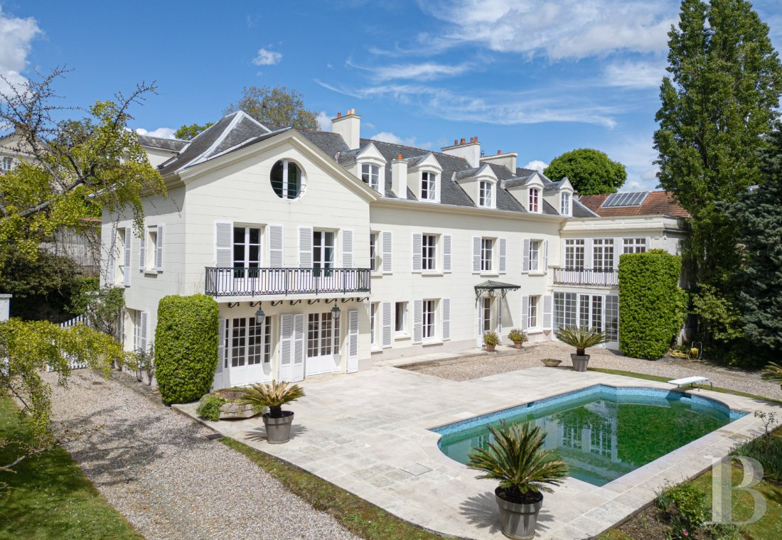 maisons de caractère à vendre - paris - À Louveciennes, une maison familiale du 19e s., de 10 chambres, avec piscine, dépendance et garage, sur plus de 4 500 m²
