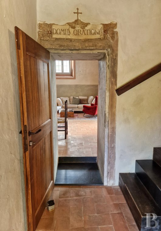 En Italie, au sud-est de Bologne, une ancienne église du 13e siècle et sa maison attenante - photo  n°13