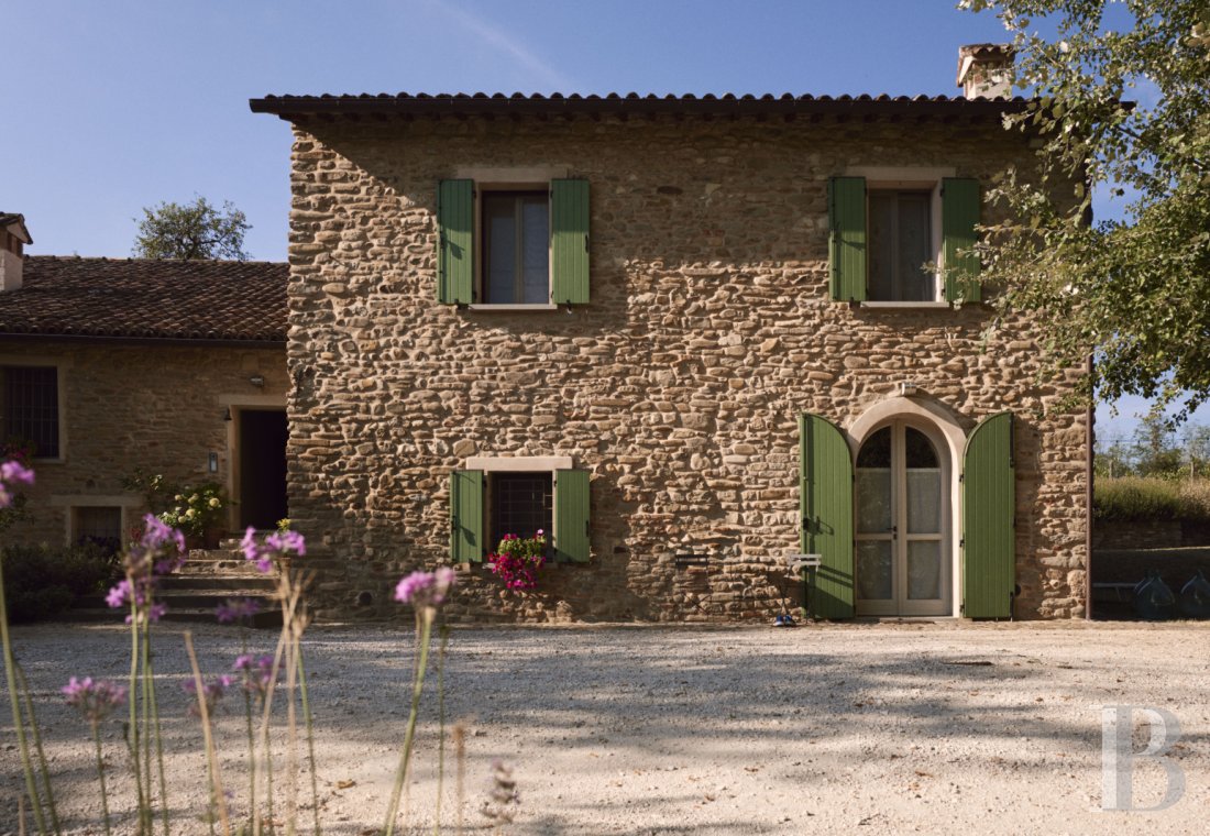 En Italie, au sud-est de Bologne, une ancienne église du 13e siècle et sa maison attenante - photo  n°5