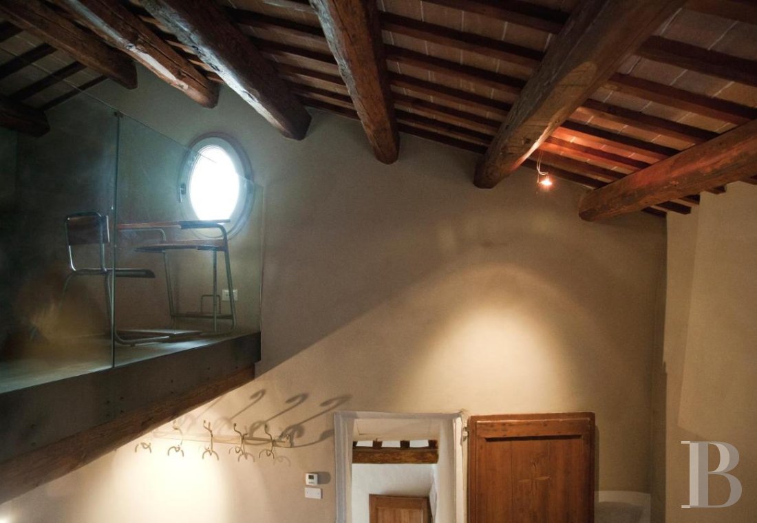 En Italie, au sud-est de Bologne, une ancienne église du 13e siècle et sa maison attenante - photo  n°14