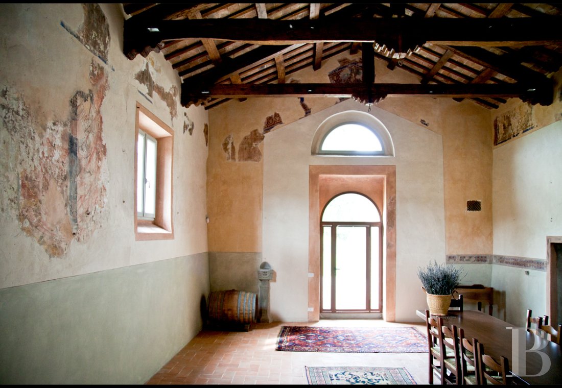 En Italie, au sud-est de Bologne, une ancienne église du 13e siècle et sa maison attenante - photo  n°9