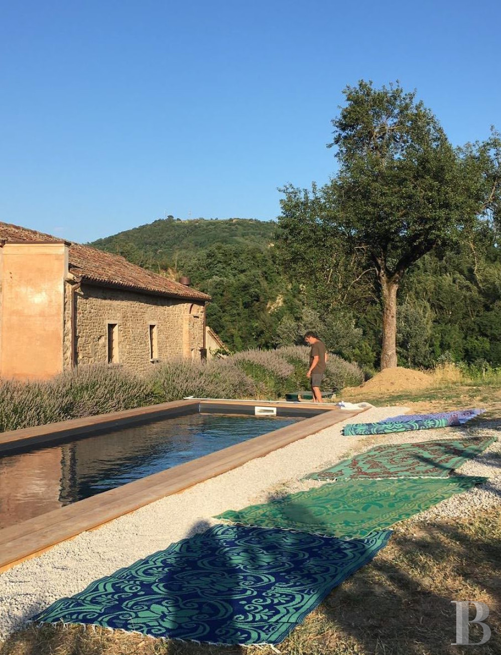 En Italie, au sud-est de Bologne, une ancienne église du 13e siècle et sa maison attenante - photo  n°7