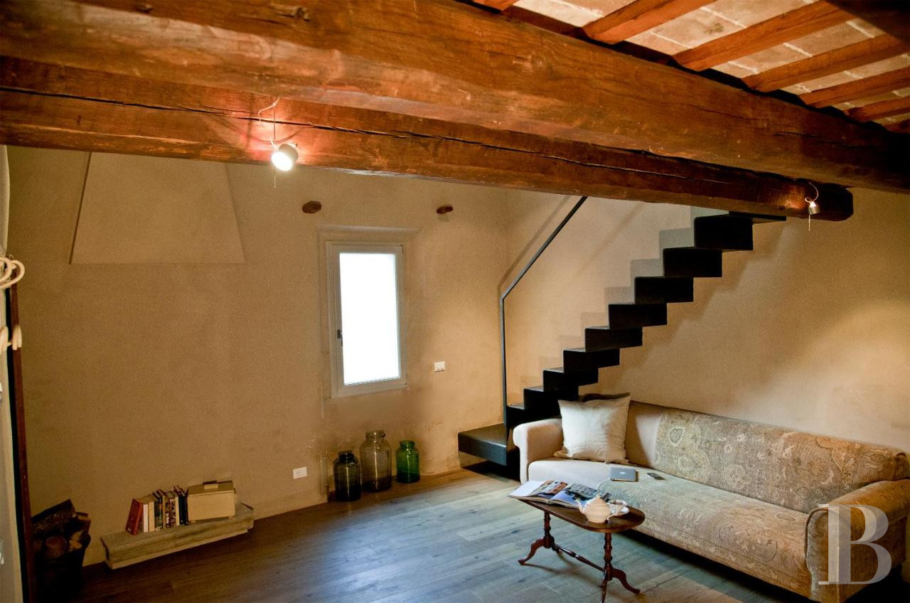 En Italie, au sud-est de Bologne, une ancienne église du 13e siècle et sa maison attenante - photo  n°15