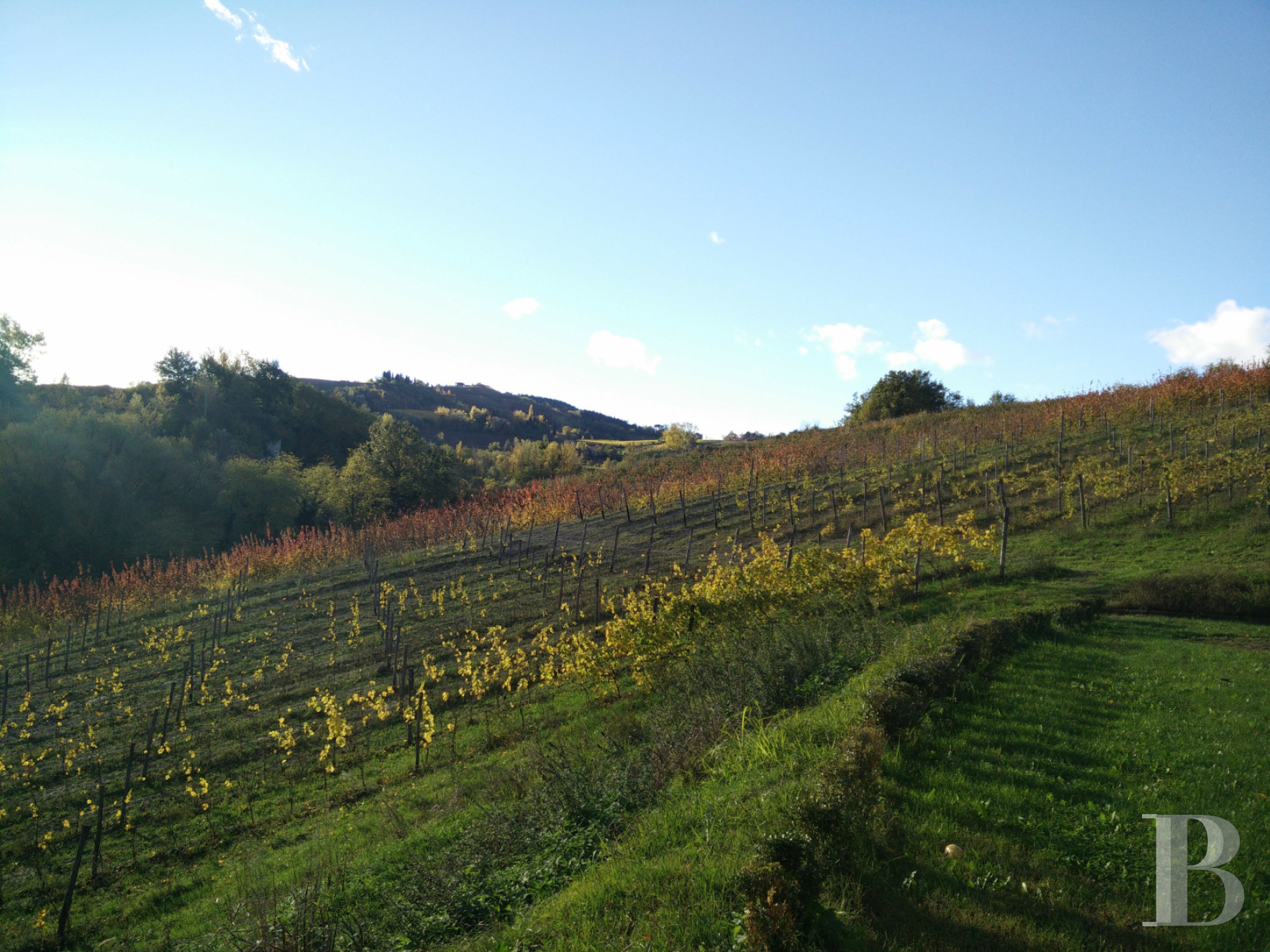 En Italie, au sud-est de Bologne, une ancienne église du 13e siècle et sa maison attenante - photo  n°4