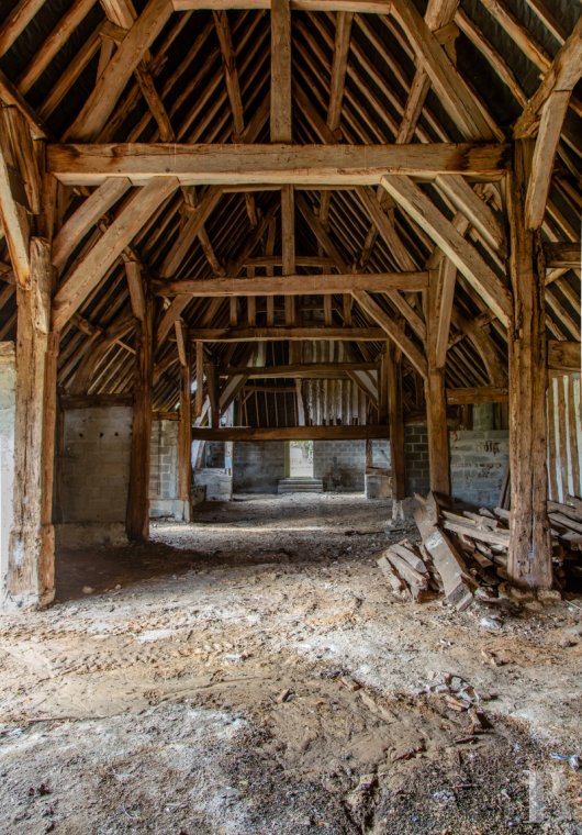 Ruins for sale - upper-normandy - Au cœur de la forêt normande, à 45 min de Honfleur et 150 km de Paris,  une grange dîmière du 12e s. à restaurer, sa dépendance et son terrain de 5 000 m²