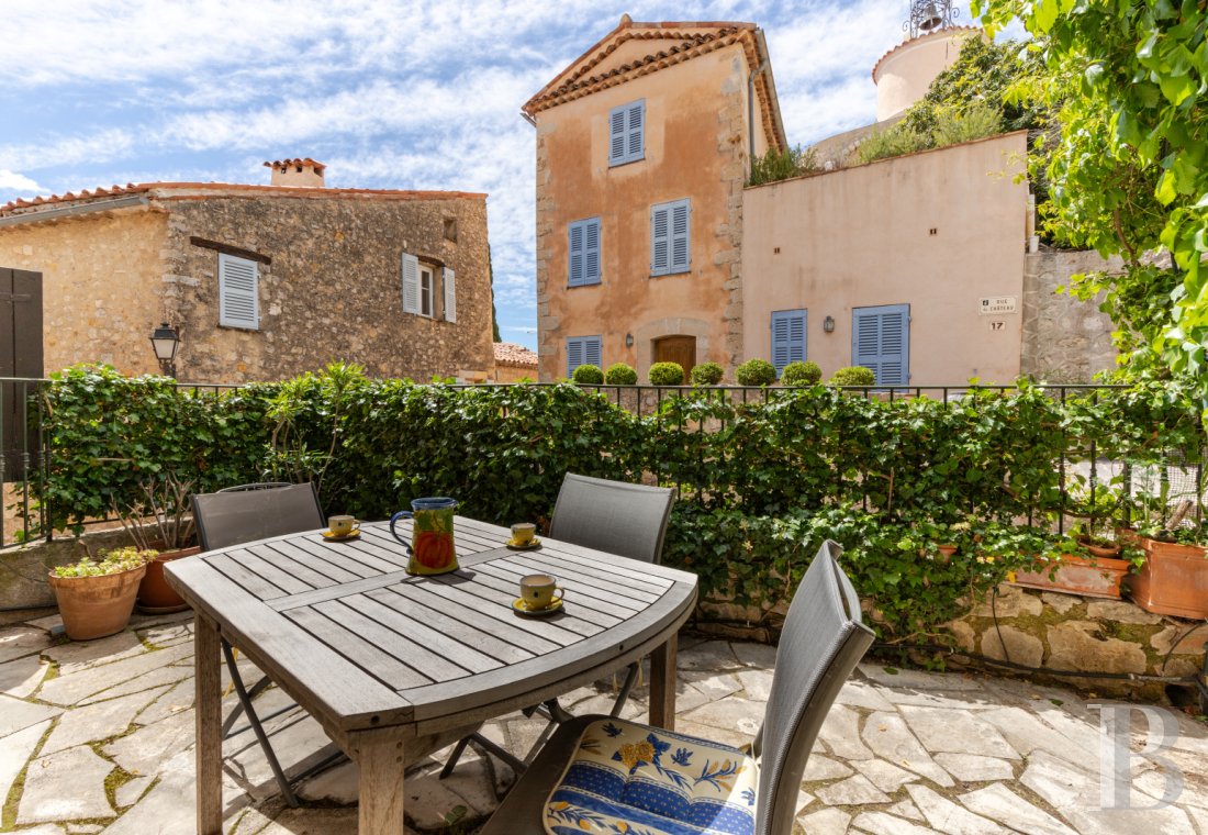 character properties France provence cote dazur   - 1