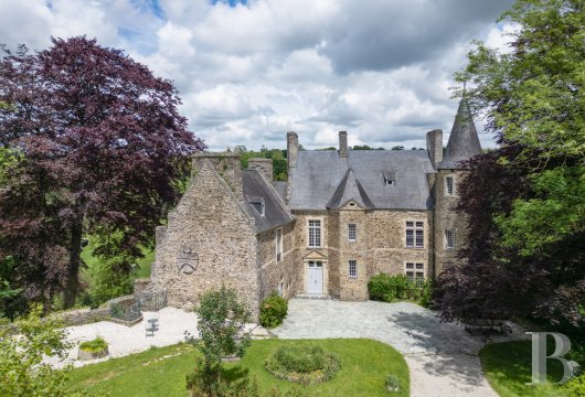 lower-normandy - Perched in the hills of the Vire Valley, with 22 hectares of land,  a listed chateau from the 13th and 15th centuries
