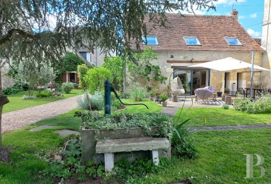 center-val-de-loire - A renovated village house with authentic charm, a guesthouse and a tree-dotted garden full of flowers, nestled in the south of France’s Touraine province