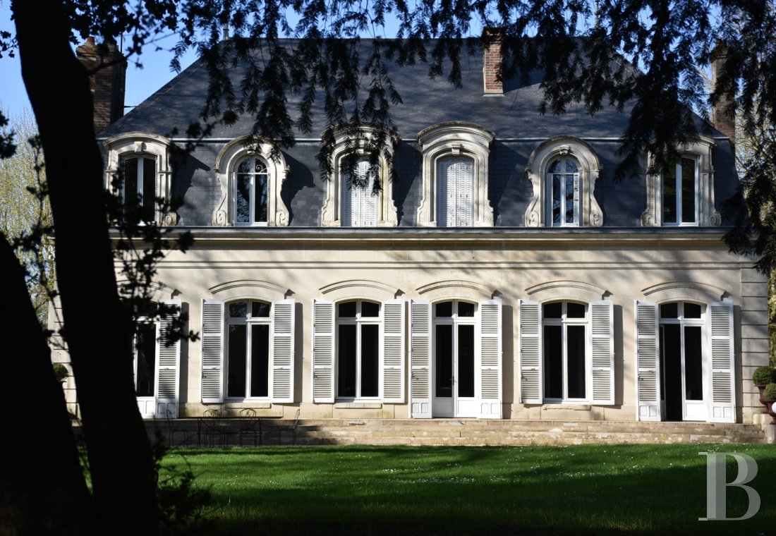 properties in town burgundy   - 1