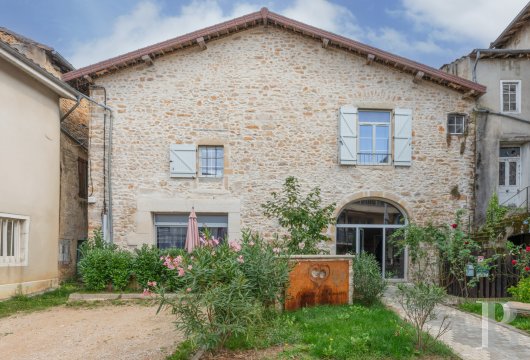 franche-comte - An 18th-century stone barn, transformed into a holiday cottage,  in a historical village, at the base of the Jura foothills