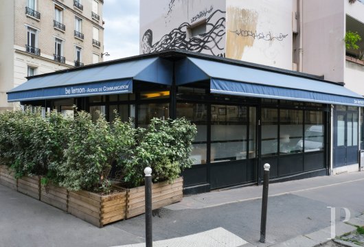 paris - Dans le 20e arrondissement, près du métro Pelleport, un local commercial  de 122 m², en angle, avec 30 m linéaires de vitrines