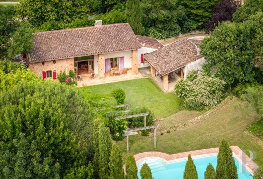 midi-pyrenees - À 25 min à l'est de Toulouse et 15 min de Balma,  un corps de ferme transformé en maison familiale sur un terrain de 6 000 m²
