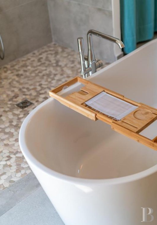 A village château dating back to the 12th century between Nîmes and Uzès in the Gard - photo  n°15