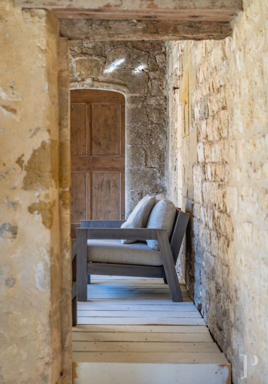 A village château dating back to the 12th century between Nîmes and Uzès in the Gard - photo  n°4