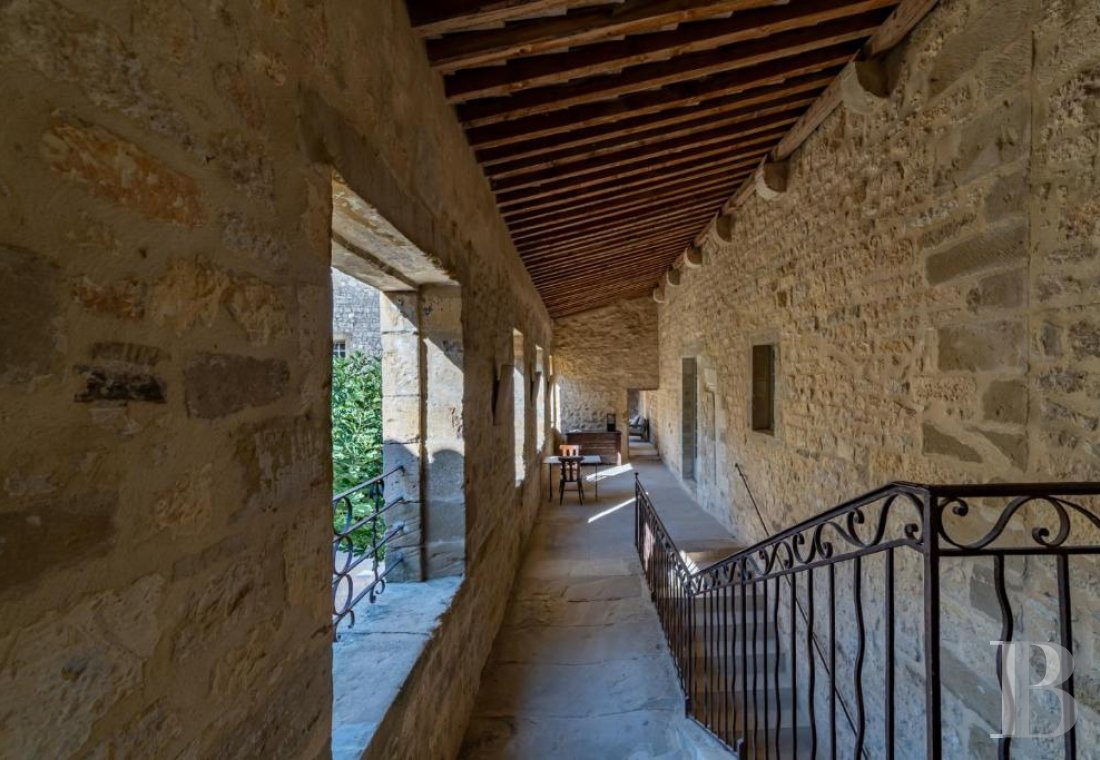 A village château dating back to the 12th century between Nîmes and Uzès in the Gard - photo  n°29