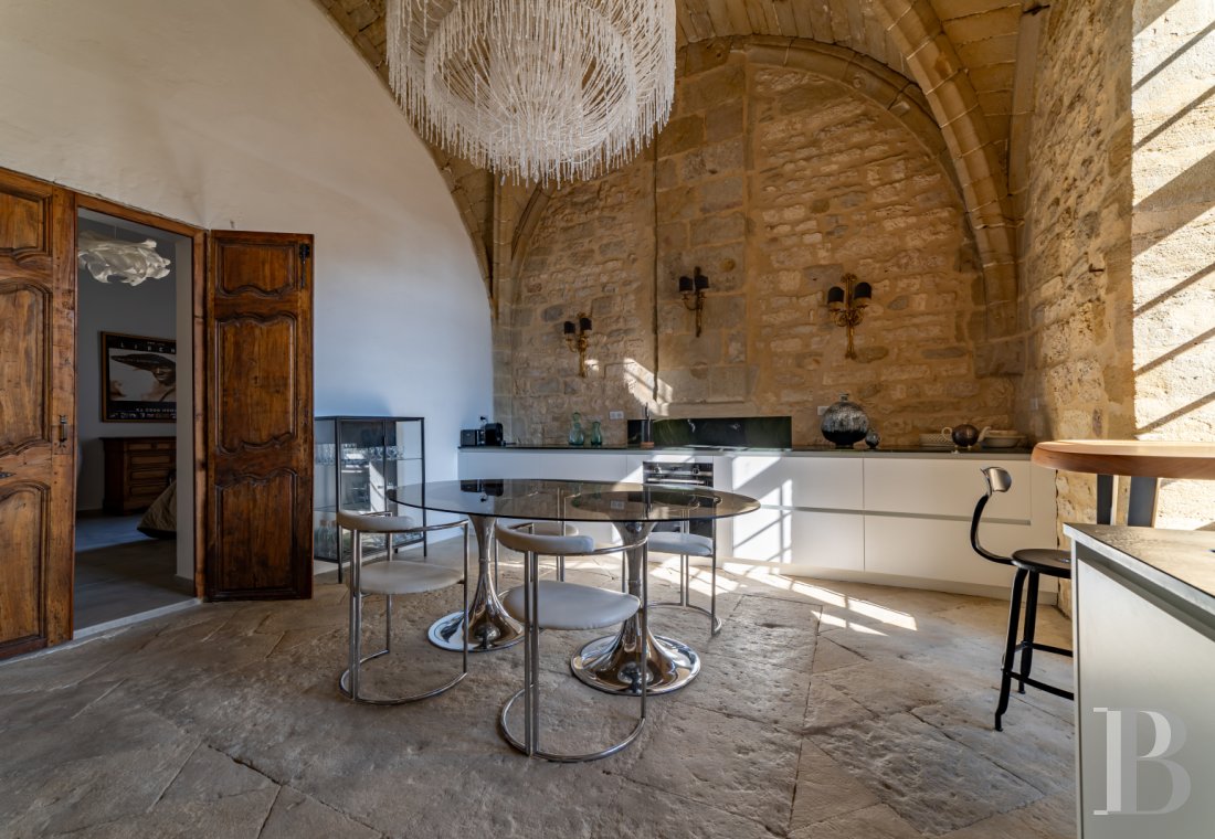 A village château dating back to the 12th century between Nîmes and Uzès in the Gard - photo  n°9