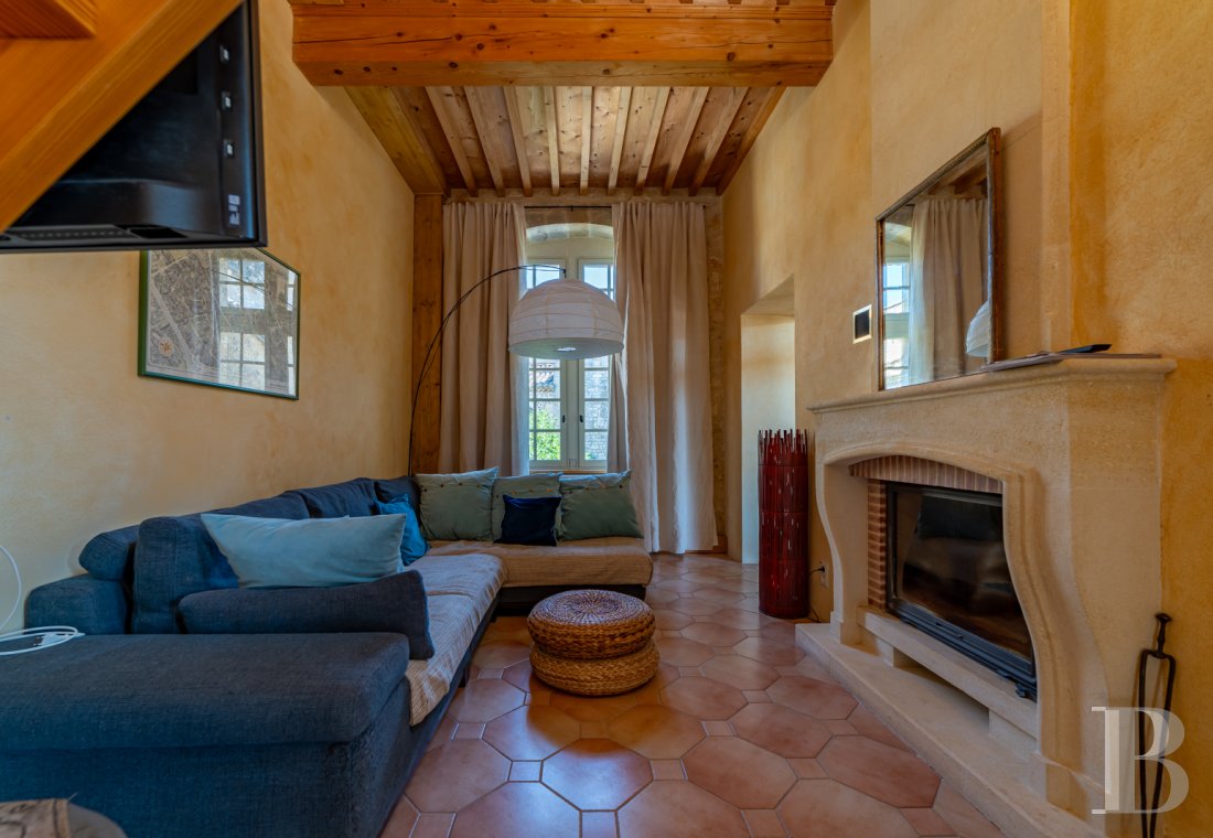 A village château dating back to the 12th century between Nîmes and Uzès in the Gard - photo  n°19