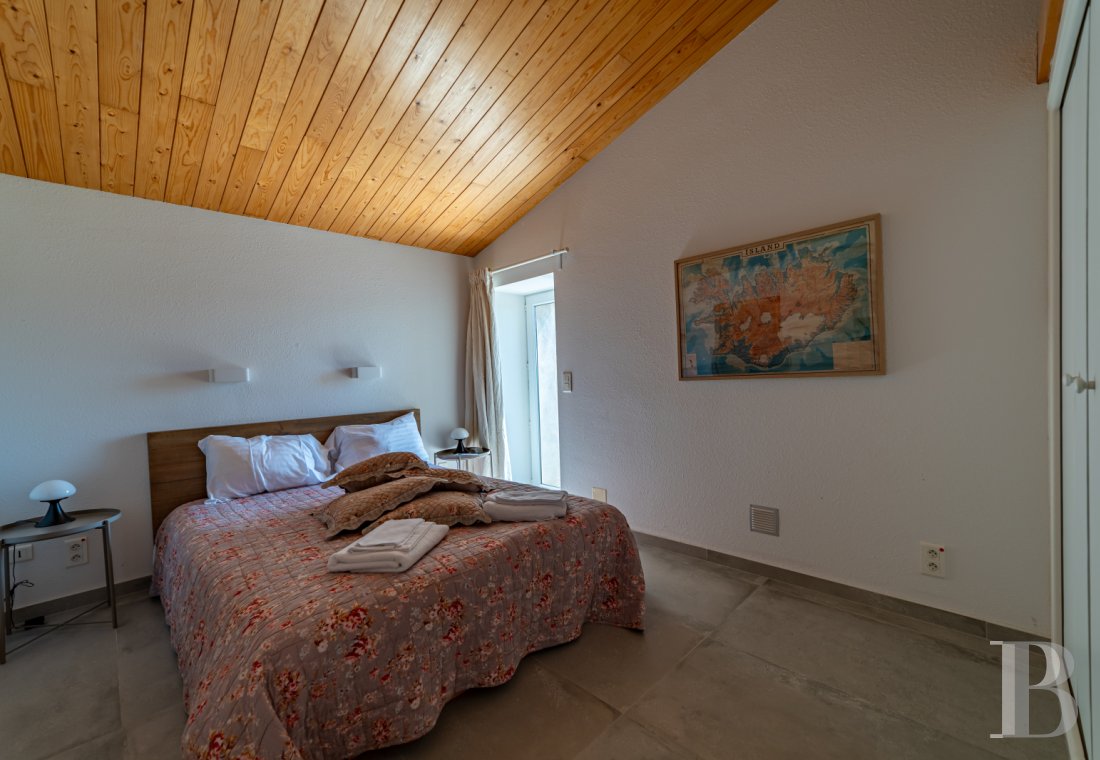 A village château dating back to the 12th century between Nîmes and Uzès in the Gard - photo  n°23